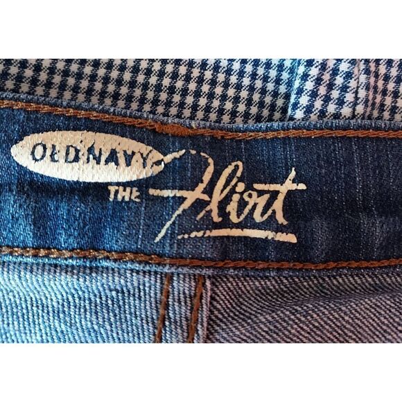 Old Navy , The Flirt , mid-rise denim shorts size 10 - Picture 4 of 4